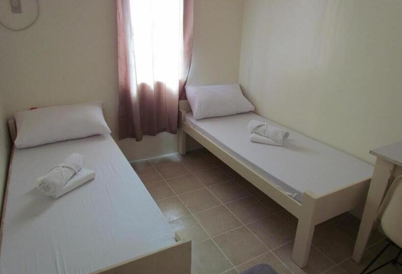 Standard Room Shared Bathroom, Bed And Brewhouse Sucat