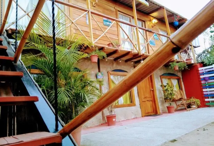 エコノミー４人部屋, Buganvilla Guest House