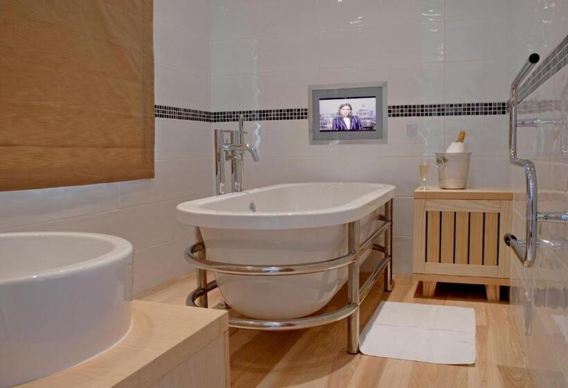 סוויטה, Antoinette Hotel Wimbledon