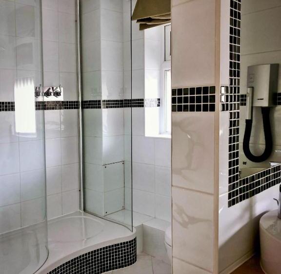 Люкс, Antoinette Hotel Wimbledon