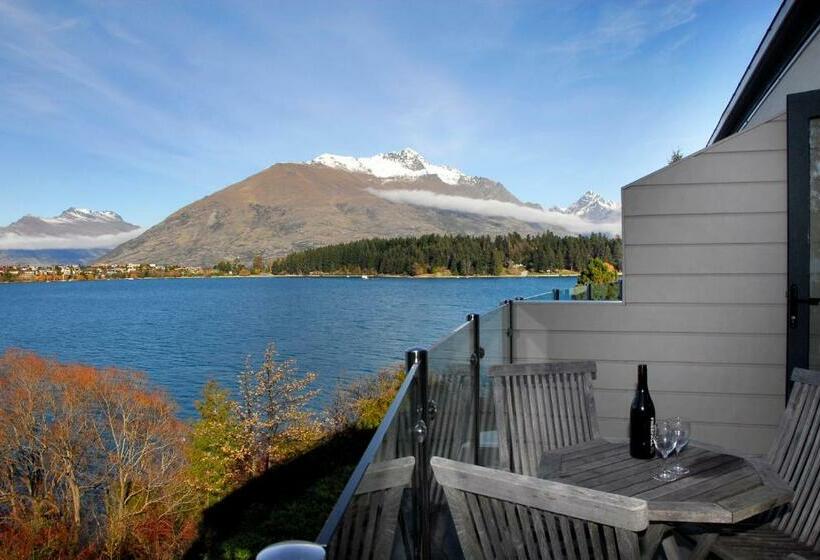 Suite with lake view, Breakfree The Point