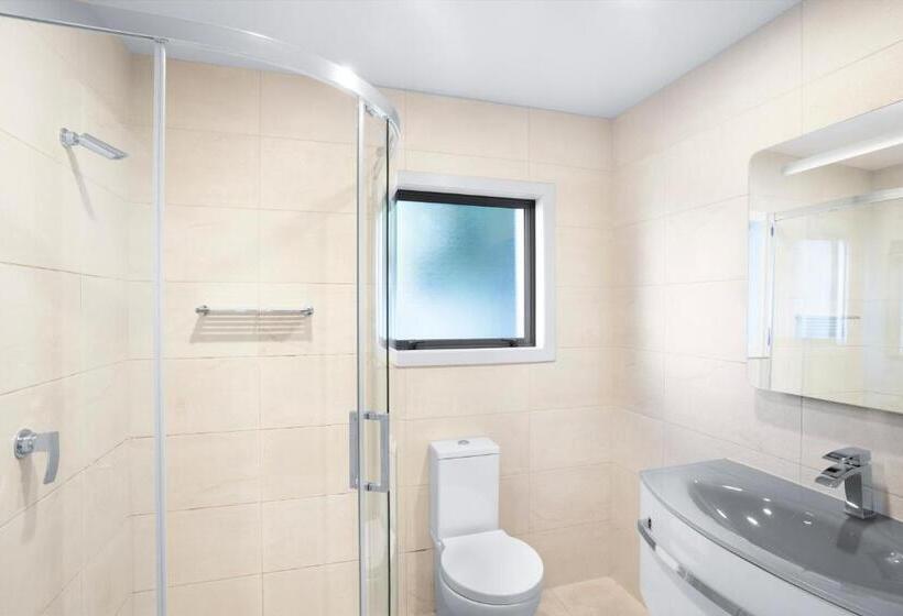 Suite with lake view, Breakfree The Point