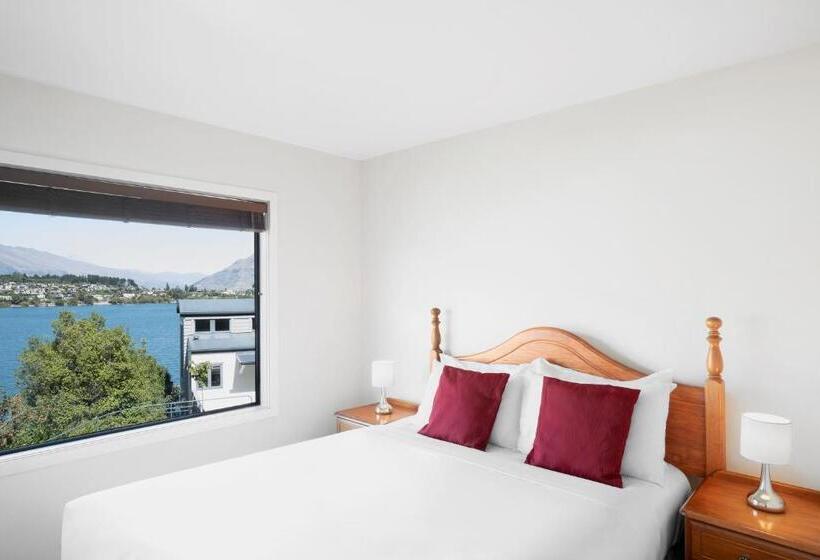 Suite with lake view, Breakfree The Point