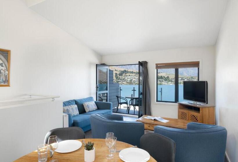 Suite with lake view, Breakfree The Point