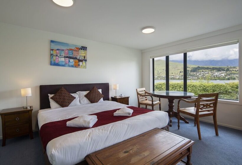 Standard studio with lake view, Breakfree The Point