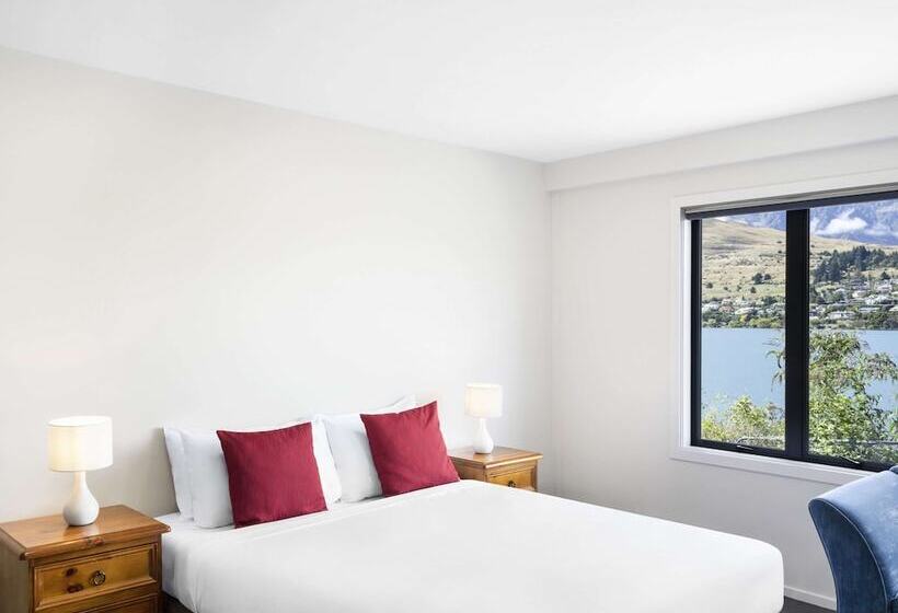 Standard studio with lake view, Breakfree The Point