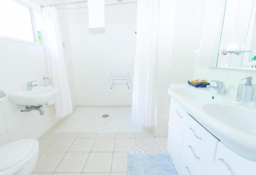 آپارتمان 2 خوابه, Admirals View Lodge