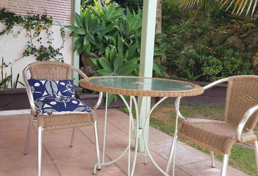 استودیوی استاندارد, Admirals View Lodge