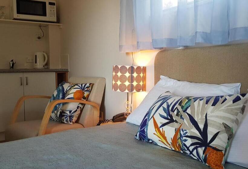 استودیوی استاندارد, Admirals View Lodge