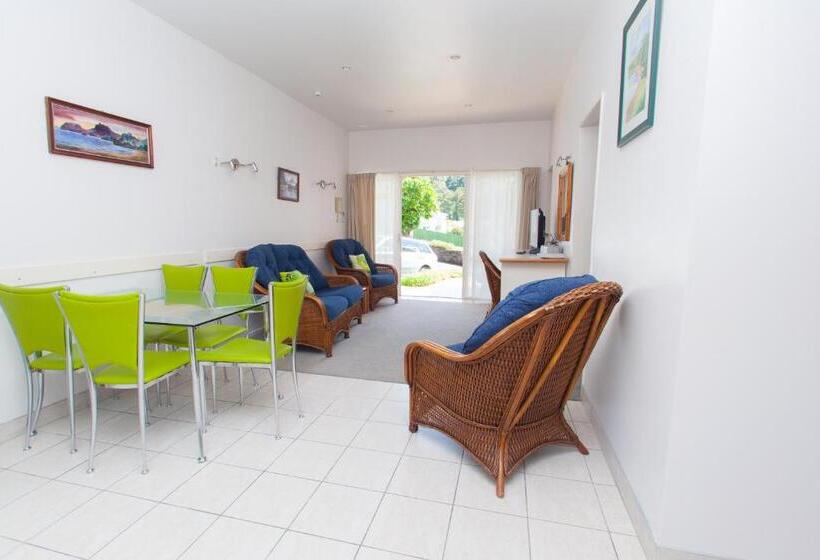 آپارتمان 2 خوابه, Admirals View Lodge