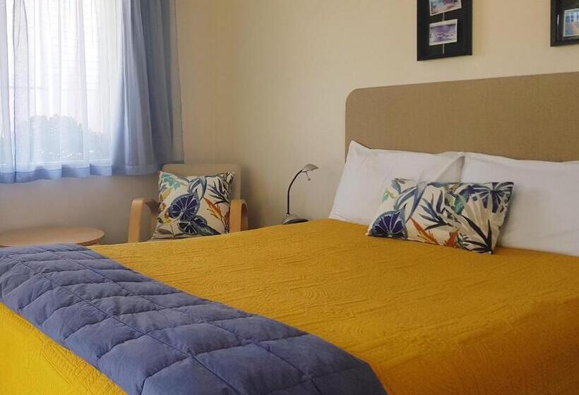 استودیوی استاندارد, Admirals View Lodge
