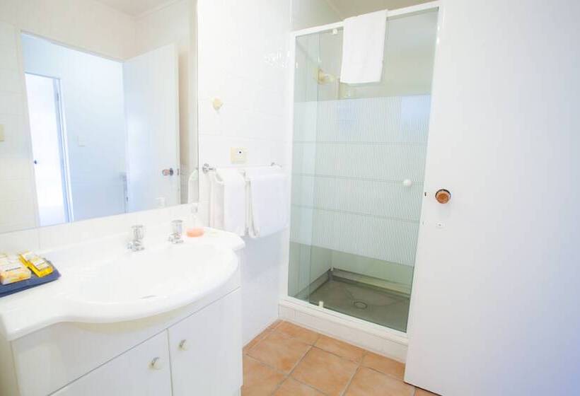 استودیوی استاندارد, Admirals View Lodge