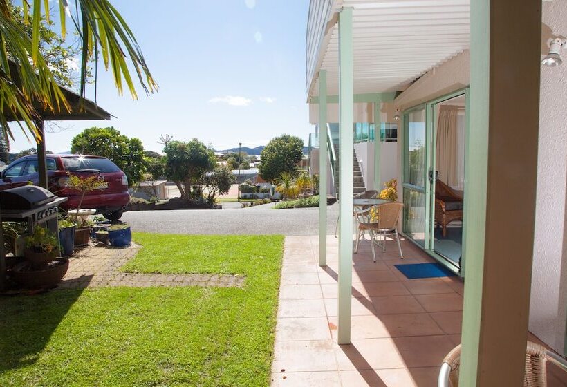 استودیوی استاندارد, Admirals View Lodge