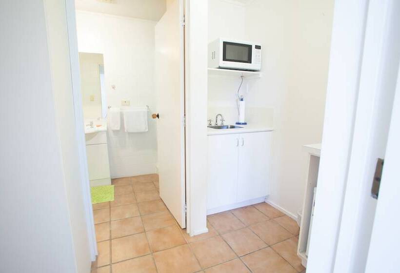 استودیوی استاندارد, Admirals View Lodge