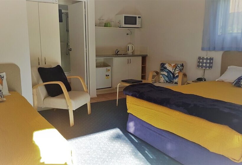 استودیوی استاندارد, Admirals View Lodge