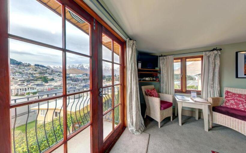 اتاق سوپریور با تخت بزرگ, Browns Boutique