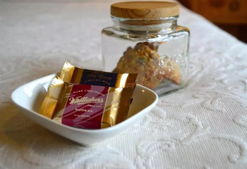 Deluxe Kolmen Hengen Huone, Browns Boutique