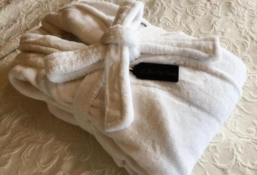 스탠다드 룸 킹사이즈 침대, Browns Boutique