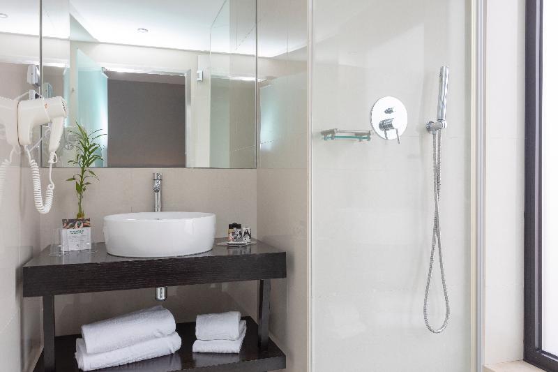 اتاق استاندارد سه نفره, Czar Lisbon