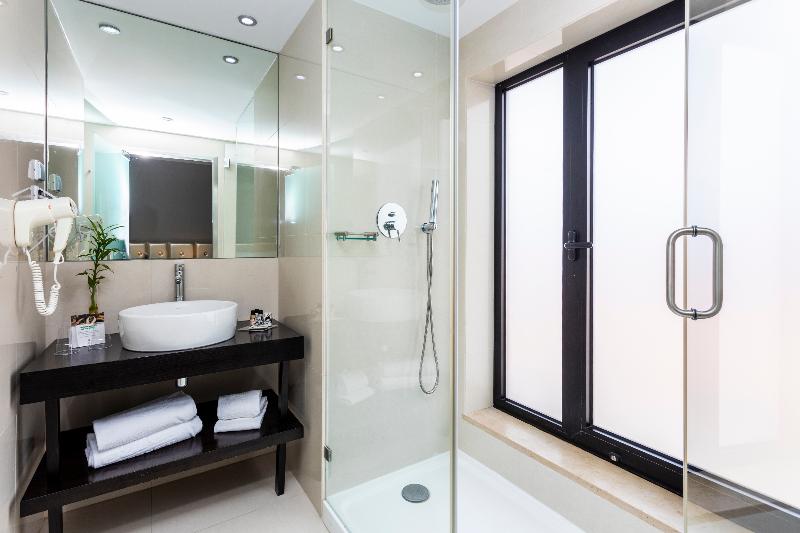 اتاق استاندارد سه نفره, Czar Lisbon