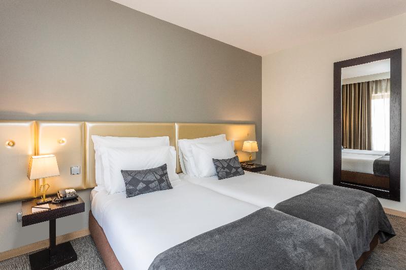 اتاق استاندارد سه نفره, Czar Lisbon