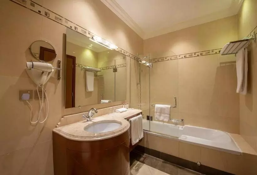 クイーンサイズベッドのスタンダードルーム, Mercure Corniche Al Khobar