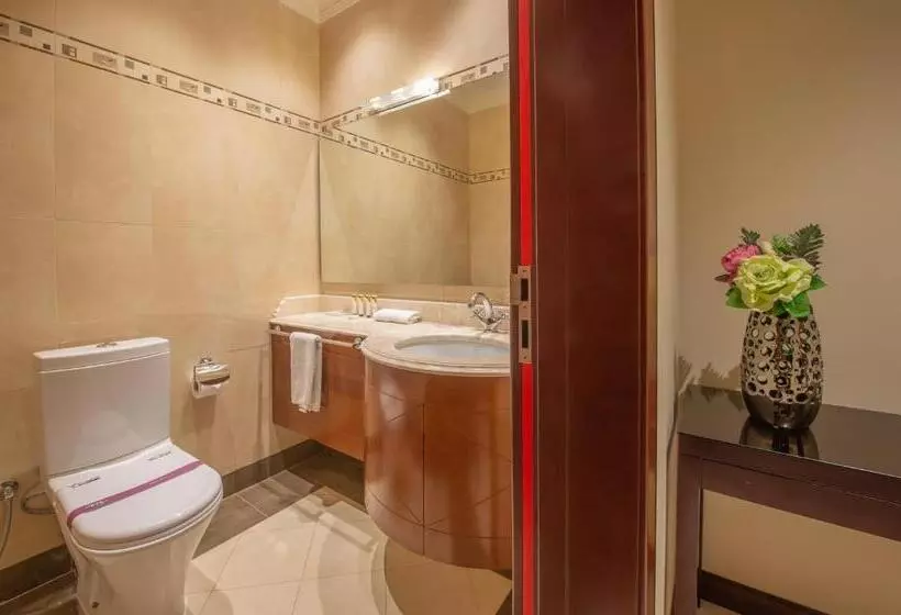 キングサイズベッドのスタンダードルーム, Mercure Corniche Al Khobar