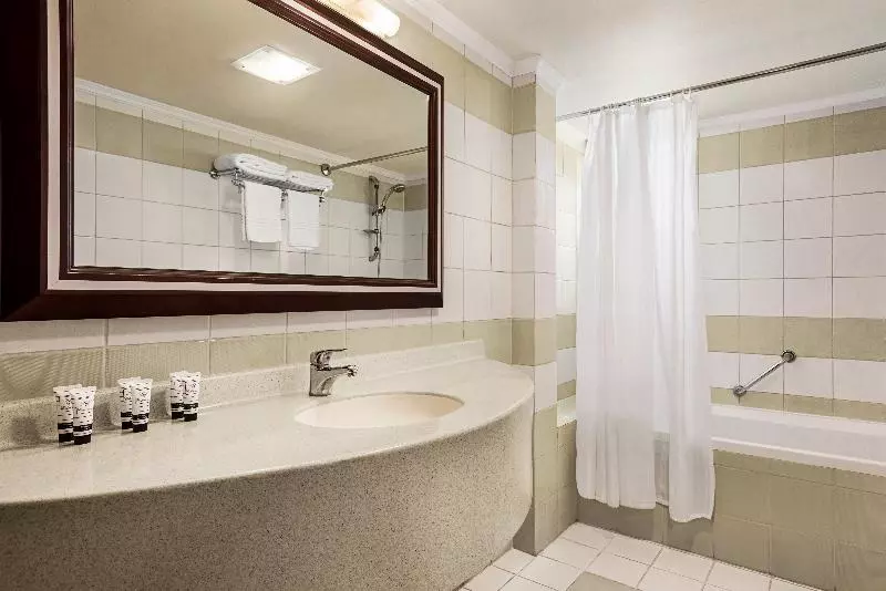 سوئیت مدیریتی 2 خوابه, Eastyard Dammam Hotel Formerly Ramada By Wyndham Dammam