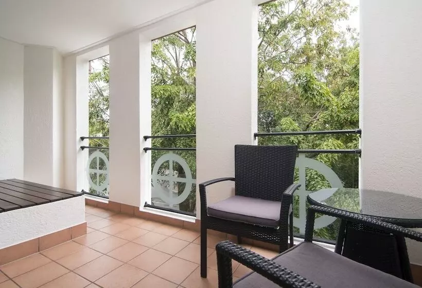 スタンダードスタジオ, Regal Port Douglas