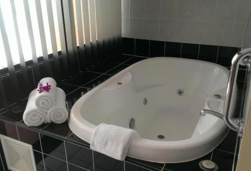 إستوديو قياسى, Regal Port Douglas