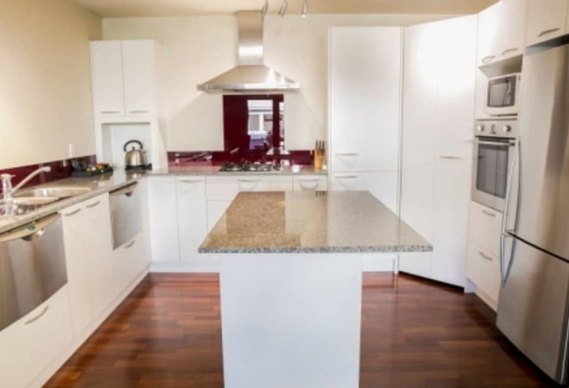 Апартаменты 3 Спальни, The Glebe Apartments
