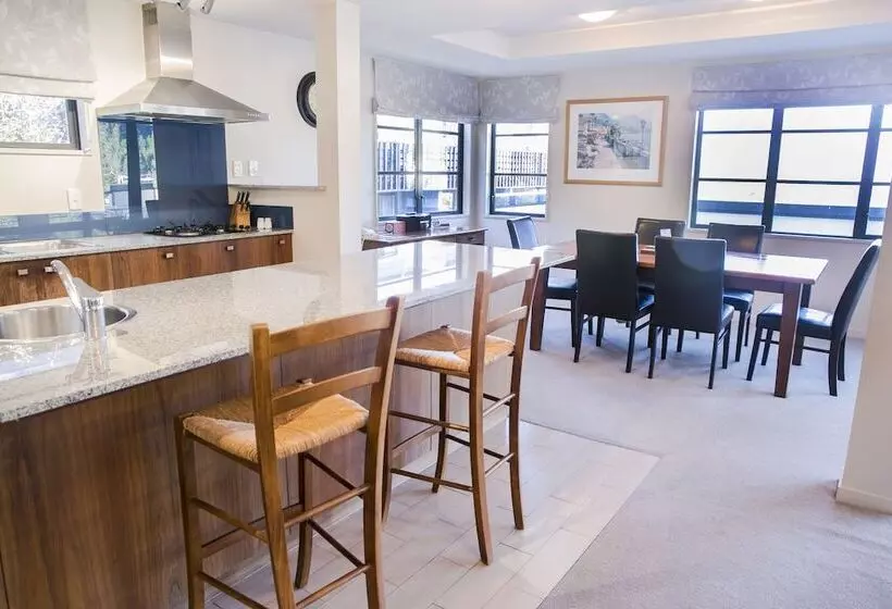 , The Glebe Apartments