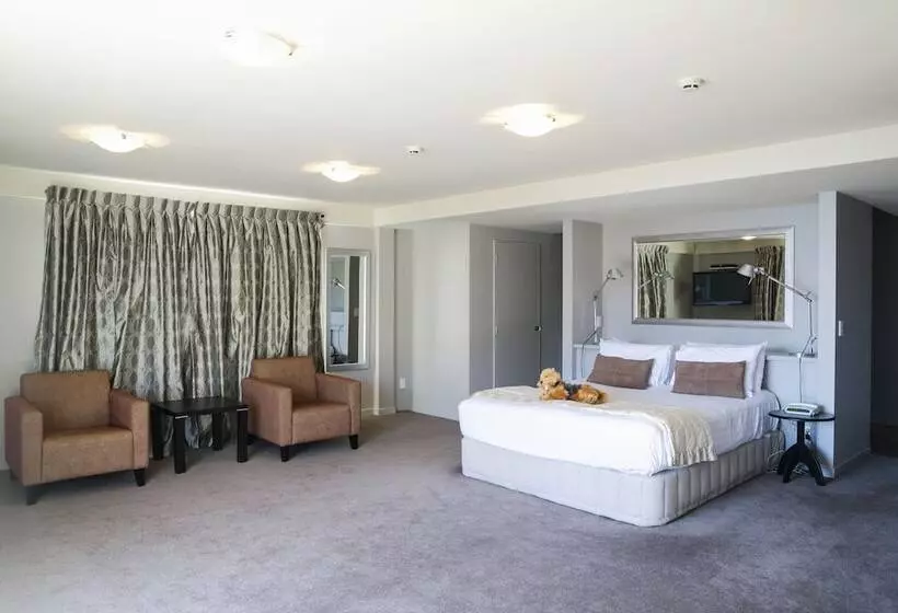 1 Bedroom Penthouse Apartment