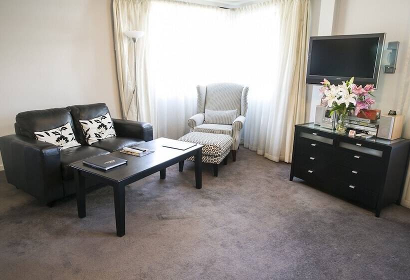 استودیوی استاندارد, The Glebe Apartments