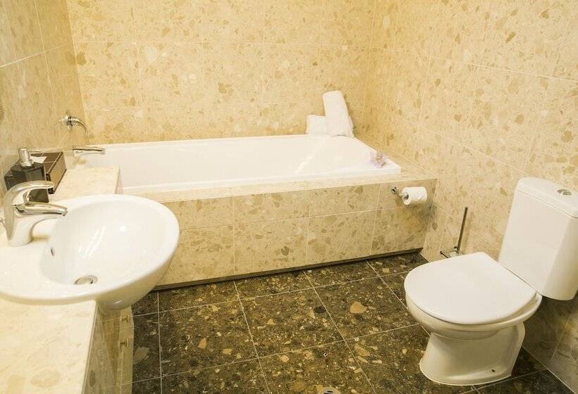 استودیوی استاندارد, The Glebe Apartments