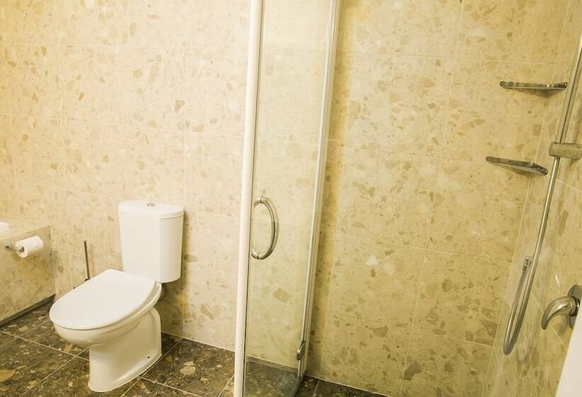 استودیوی استاندارد, The Glebe Apartments