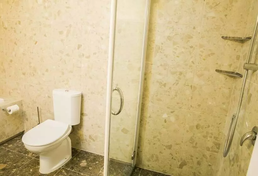 استودیوی استاندارد, The Glebe Apartments