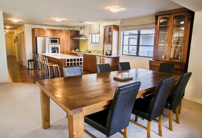 اتاق پنت هاوس, The Glebe Apartments