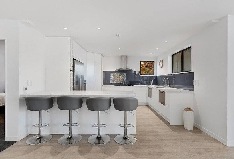 1 Bedroom Penthouse Apartment, The Glebe Apartments