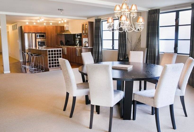 اتاق پنت هاوس, The Glebe Apartments