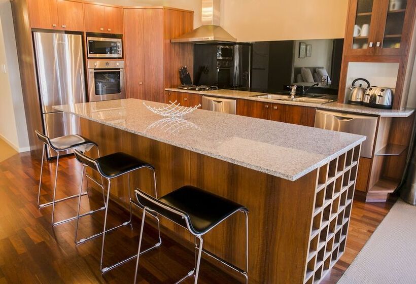 اتاق پنت هاوس, The Glebe Apartments