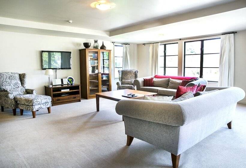 Апартаменты 4 Спальни, The Glebe Apartments