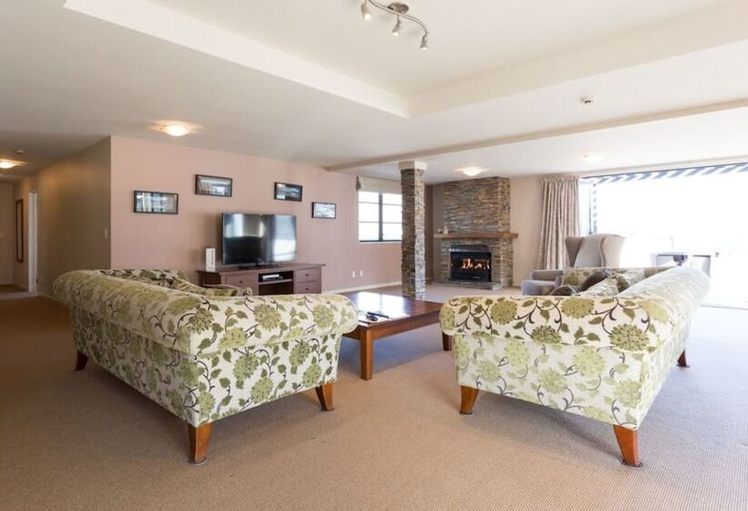 1 Bedroom Penthouse Apartment, The Glebe Apartments