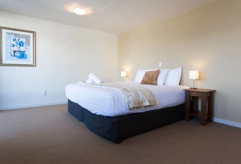 1 Bedroom Penthouse Apartment, The Glebe Apartments