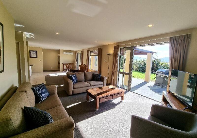 דירת שלושה חדרים, Vintner S Retreat