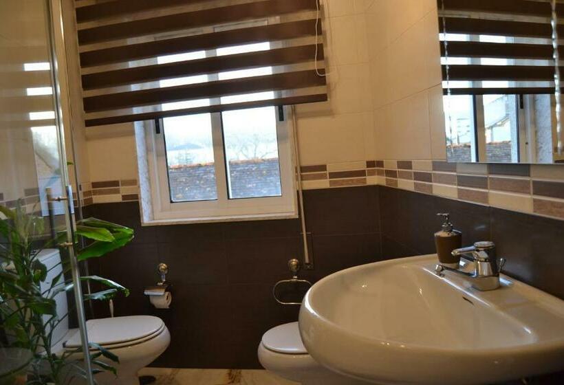 带共用浴室的标准房间, Pensión O Camiño