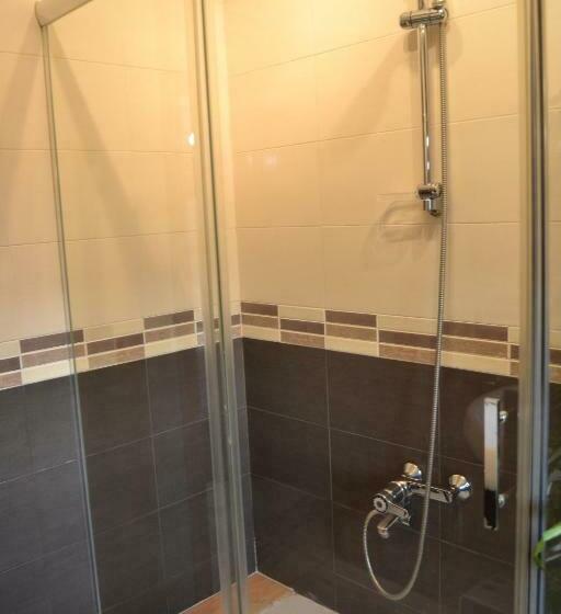 带共用浴室的标准房间, Pensión O Camiño