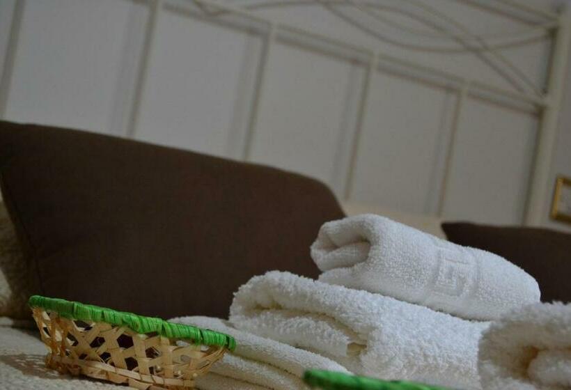 带共用浴室的标准房间, Pensión O Camiño