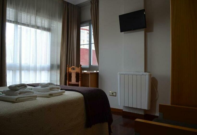 带共用浴室的标准房间, Pensión O Camiño