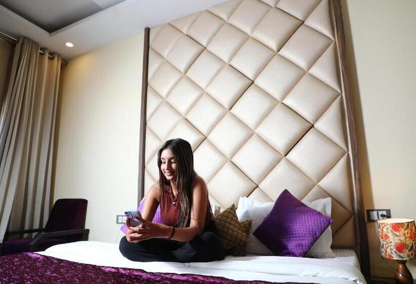 غرفة قياسية سرير كينج, Ganga Heights At Harkipauri Road